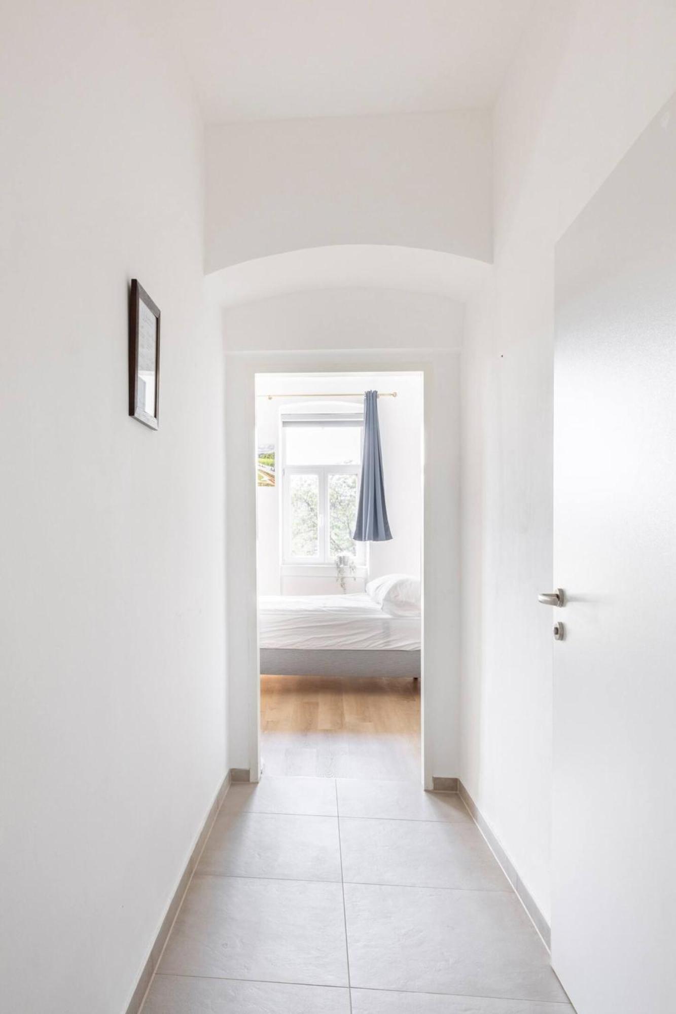 Apartment Near Schoenbrunn & Metro เวียนนา ภายนอก รูปภาพ