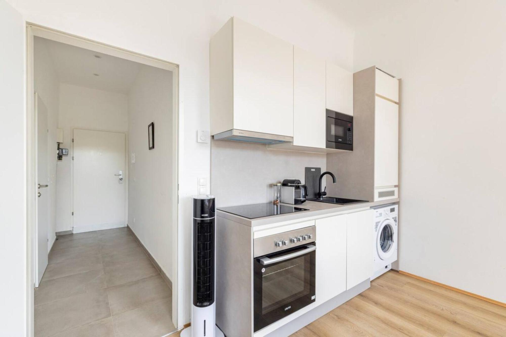 Apartment Near Schoenbrunn & Metro เวียนนา ภายนอก รูปภาพ